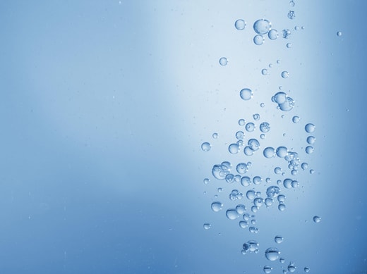 Burbujas dentro del agua